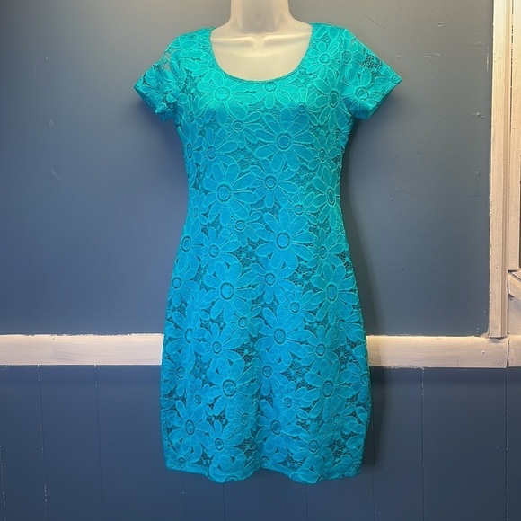 Turquoise Lace Cocktail Dress - Picture 8 of 10